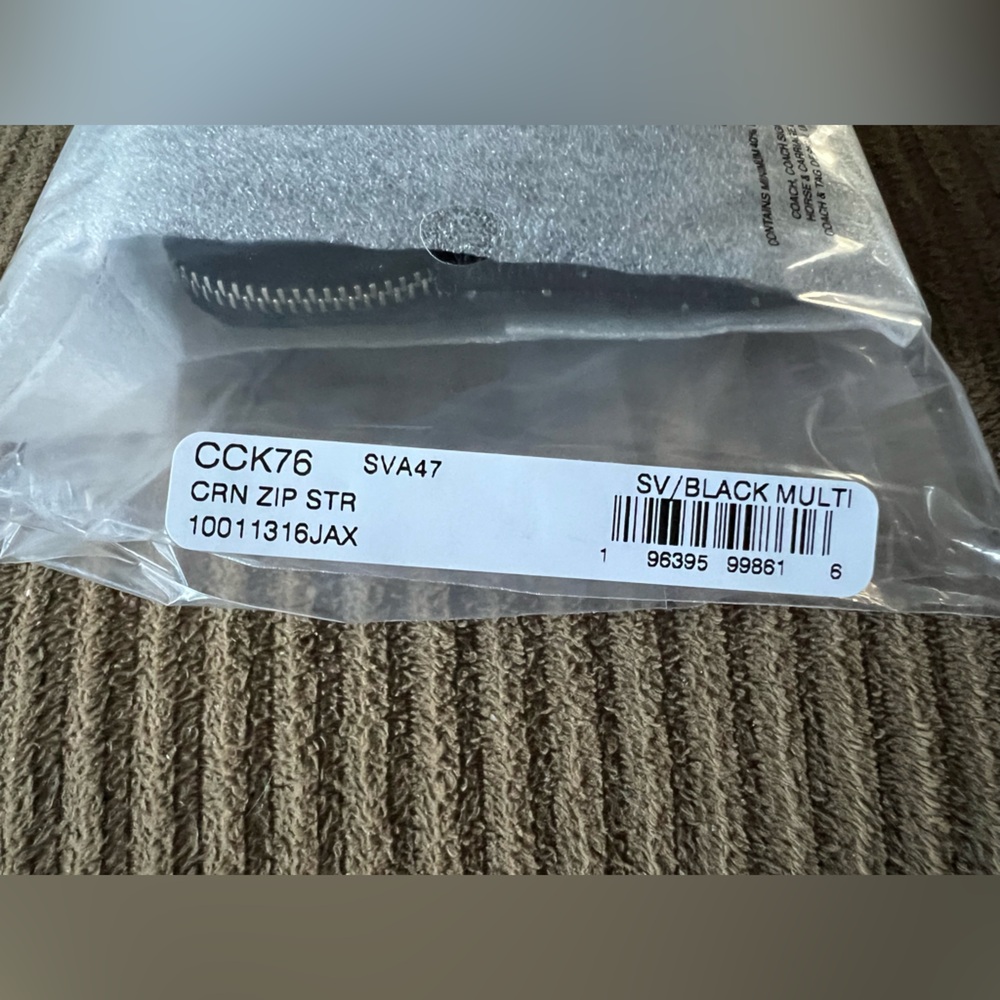 Coach Corner Zip Wristlet
With Star Print NWT w/packaging - Picture 5 of 5